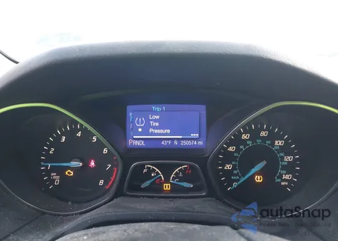 2013 Ford Focus Se z USA, uszkodzony, nr VIN 1FADP3F20DL244331